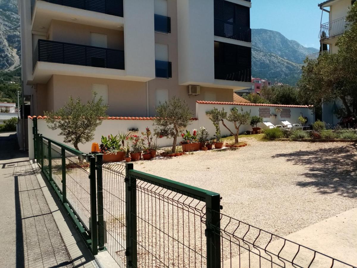 Tihana-Ground Floor With Large Terrace Makarska Exterior photo