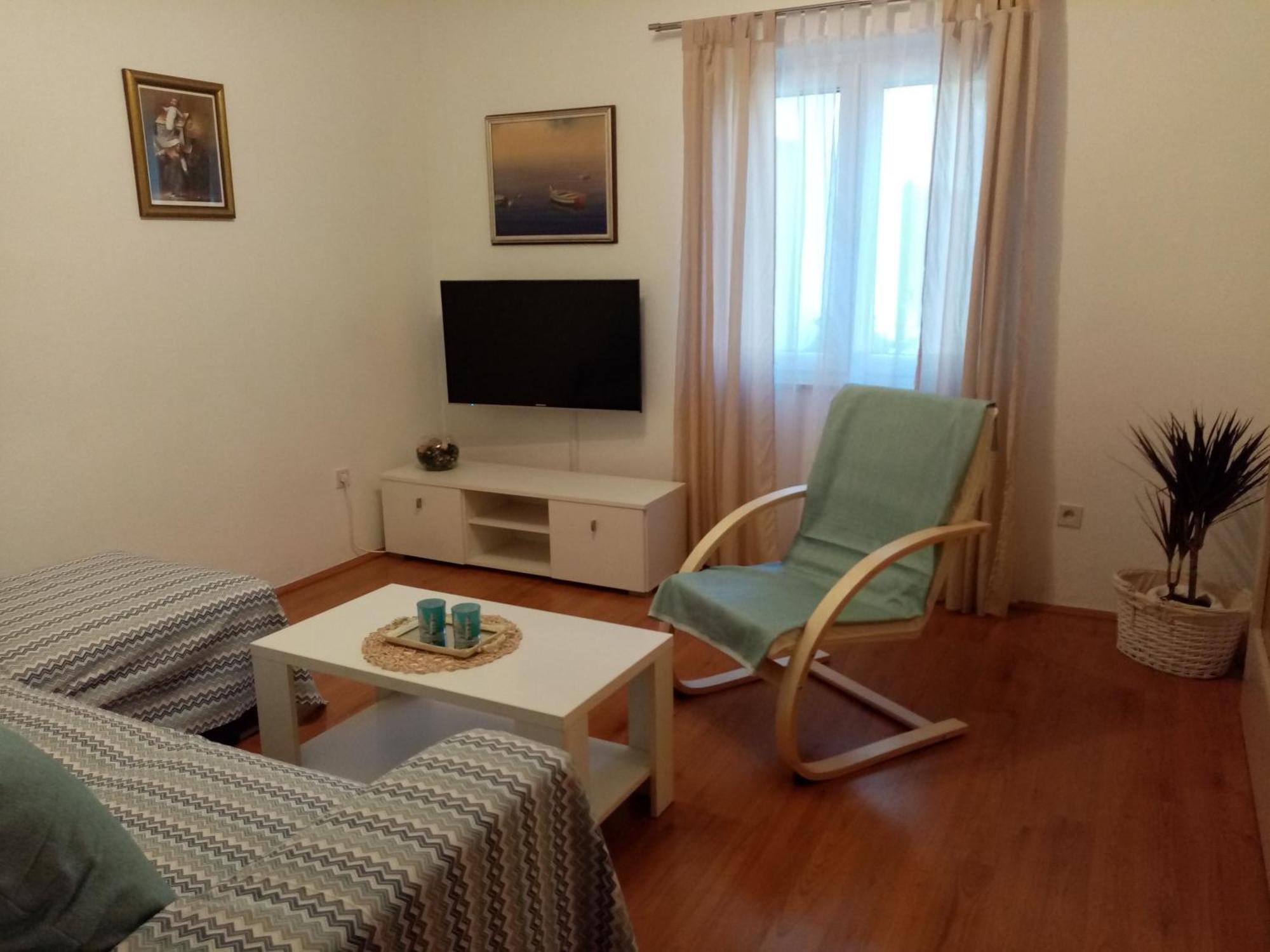 Tihana-Ground Floor With Large Terrace Makarska Exterior photo
