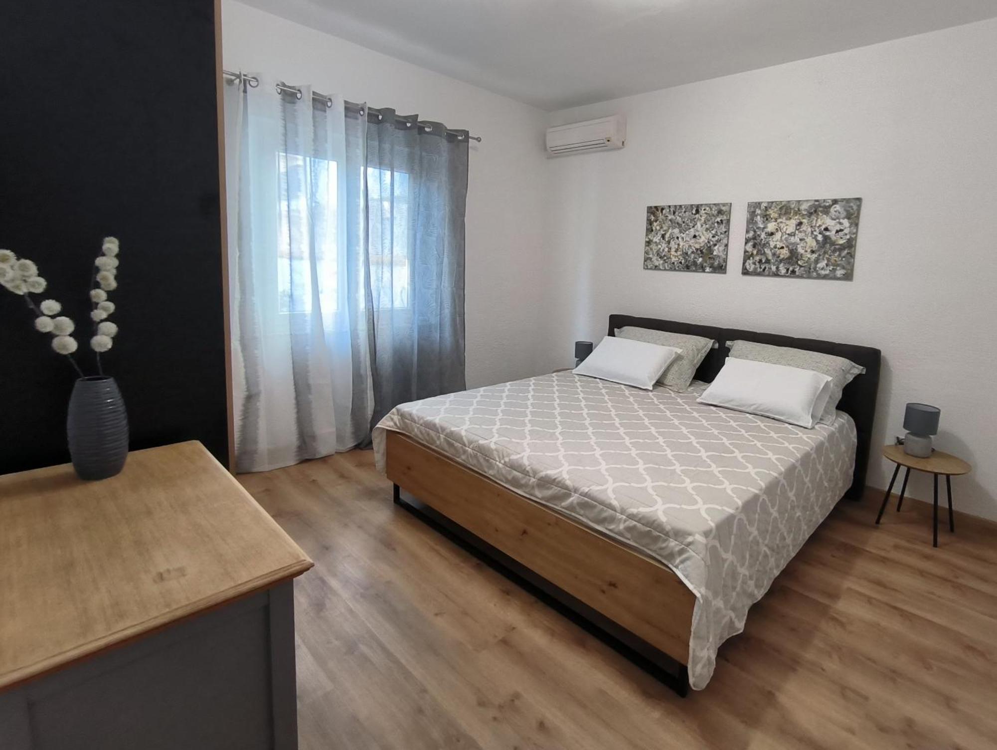 Tihana-Ground Floor With Large Terrace Makarska Exterior photo